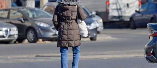 时间线摘录：女演员与交往两年的富二代宣布分手，双方粉丝把旧物料翻成证据链