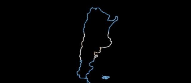 公开线索对照:马思纯黑上衣配牛仔裤街拍:肩线干净、步伐松,明媚感全靠不紧绷